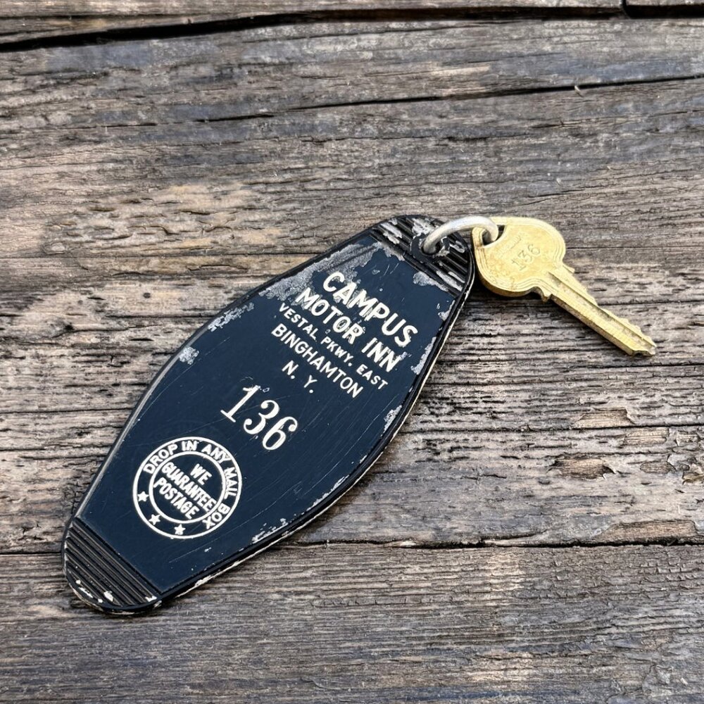 Vintage Campus Motor Inn East BINGHAMTON NY Hotel Motel Key Fob Keychain Vestal